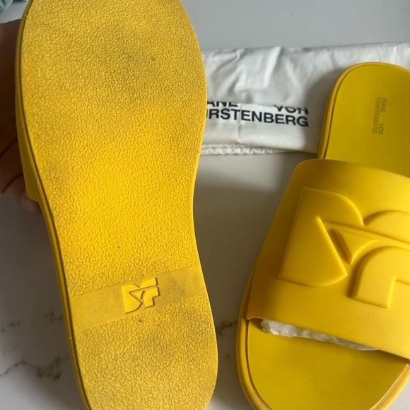 Diane Von Furstenberg yellow pool slide sandals size 6 - Picture 2 of 3